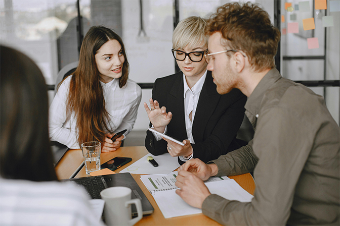 Equipe empresarial a trabalhar